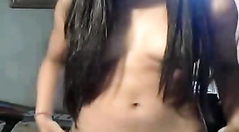 Mumbai hottie Sunita on webcam showing herself off, exposing her exotic assets.