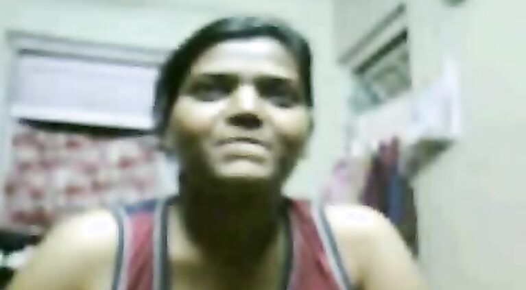 Desi girl from Mumbai chatting live with her boyfriend on webcam showing her mouth watering big breast.
