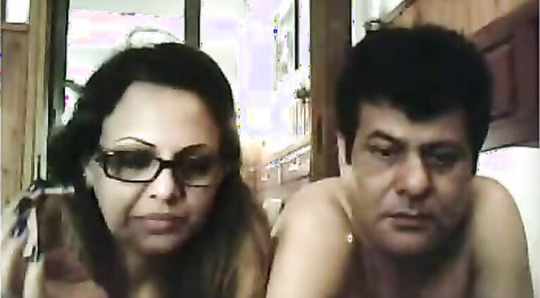 Mumbai housewife Anjali giving her hubby a nice hot blowjob