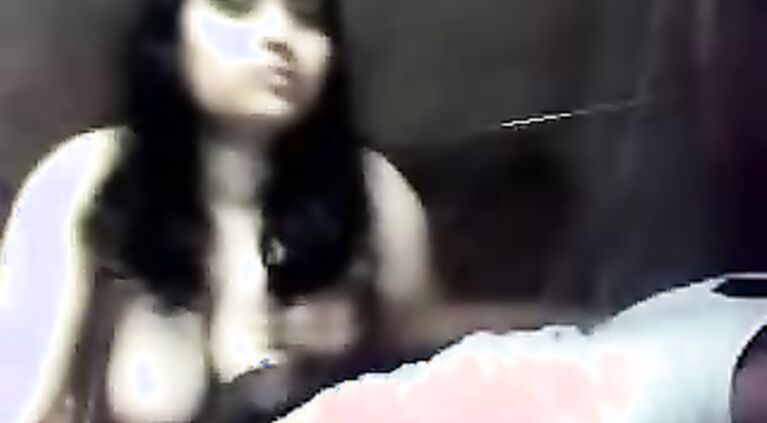 Sexy bhabhi during her period giving her man a h