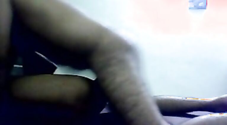 Indian gf sucking cock getting it nice hard