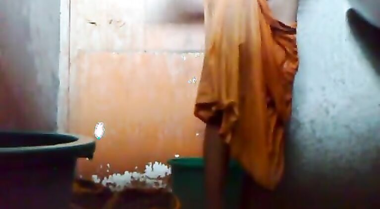 Bangla bhabhi homemade shower.