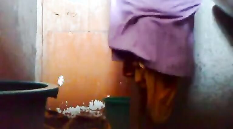 Bangla bhabhi homemade shower.