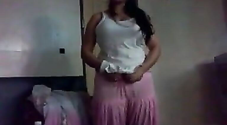 Bhabhi In Pink Shalwar Suit - Movies.