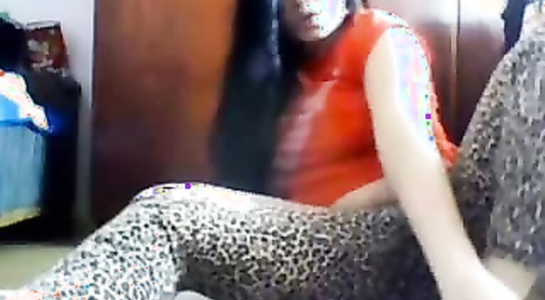 Curvy Desi Babe On Live Cam - Movies.