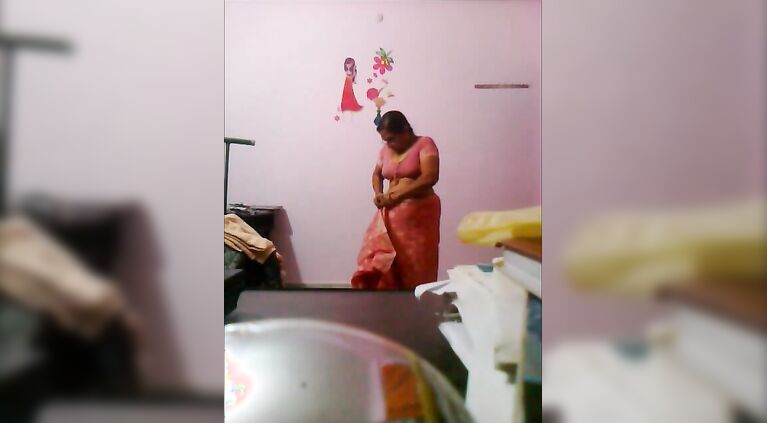 Mature Bhabhi Sari Removal - Movies.