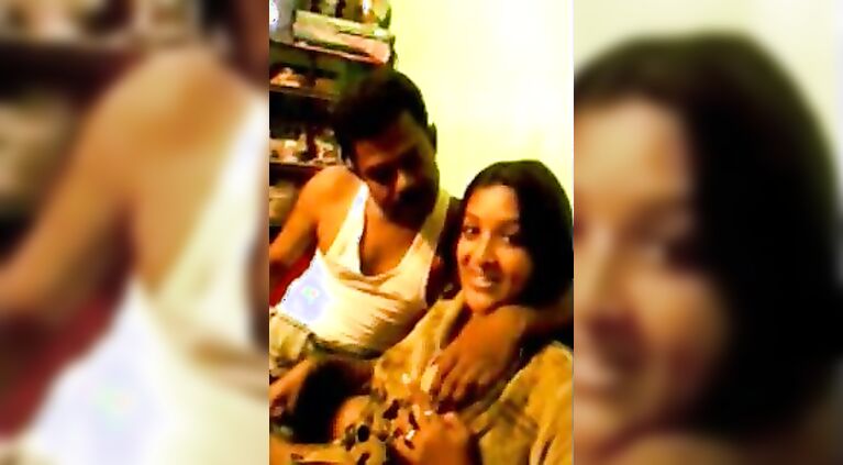 Indian businessman with high profile call girl in hotel sucking him off and fucked hard and filmed by his friend!. video2porn2
