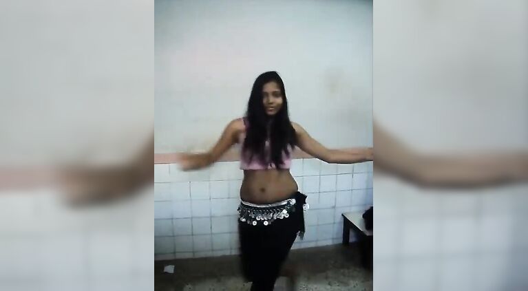 Indian Girl Belly Dancing - Movies. video2porn2