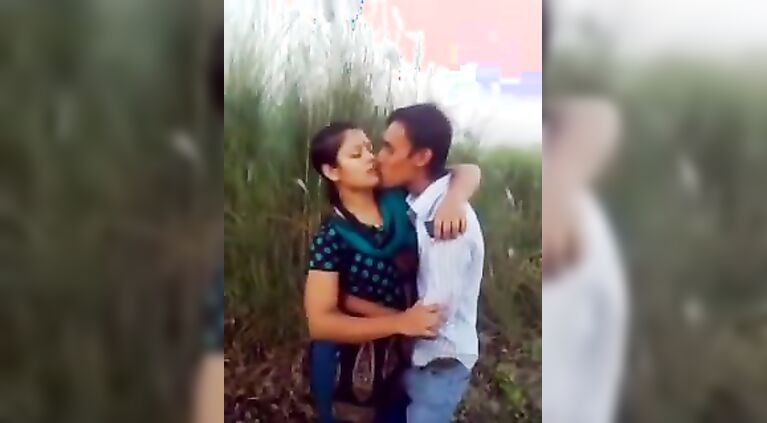 Bangla College Valentine Kiss - Movies. video2porn2