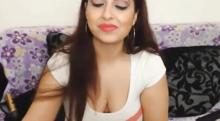 Exotic Indian Beauty On Cam - Movies.
