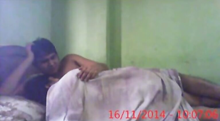 s giving glimpse of her water melons while pulling up her white bra in this must watch leaked MMS