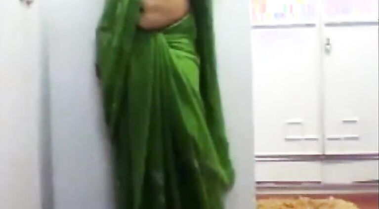 Aunty Seductive Wall Dance - Movies.