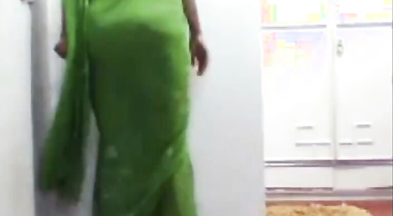 Aunty Seductive Wall Dance - Movies.