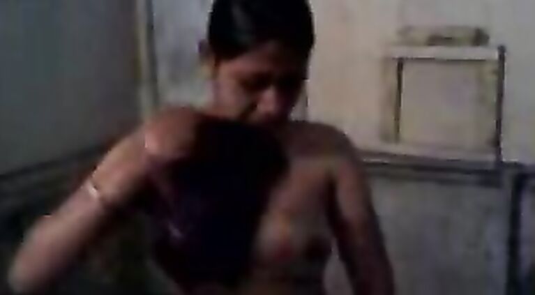 Andhara Girl Neelama Shower - Movies.