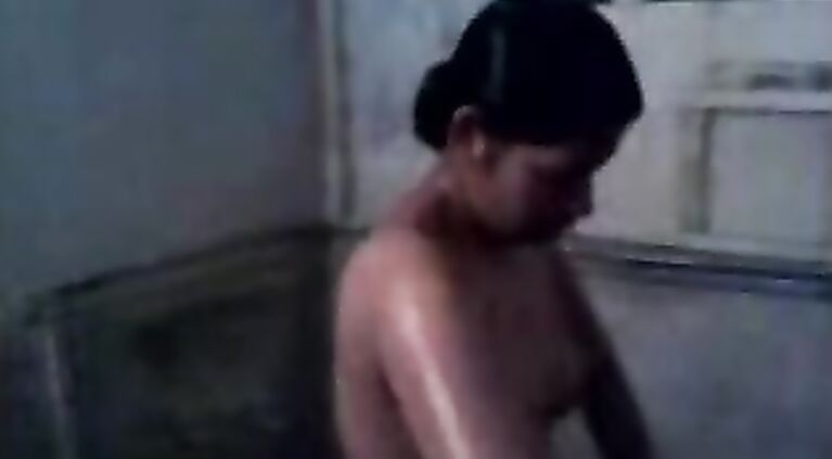 Andhara Girl Neelama Shower - Movies.