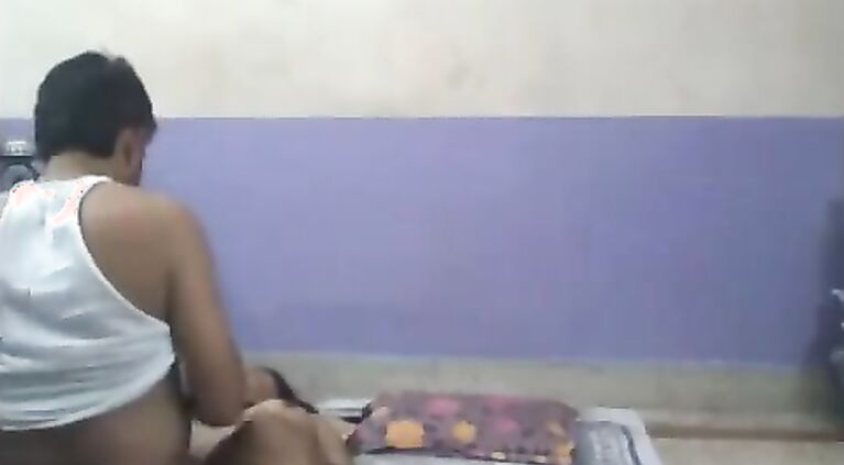 Amateur Couple On Floor Sex - Movies. video2porn2