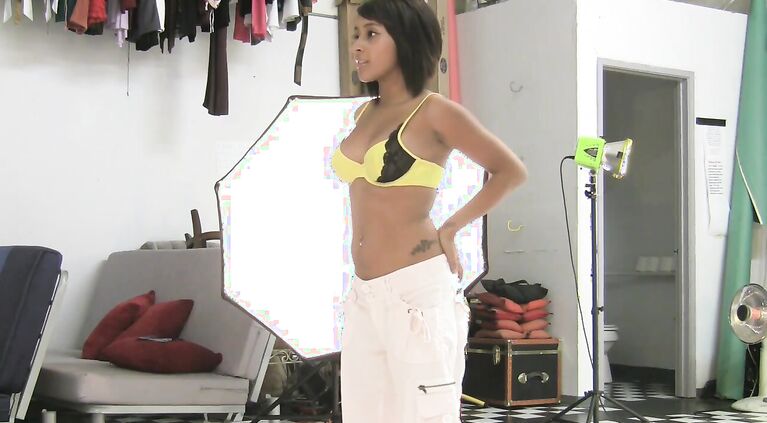 UK Indian Babe Nadia Show - Movies. video2porn2