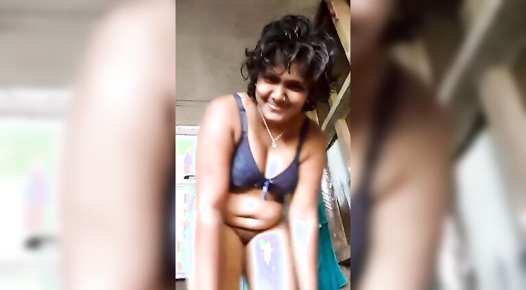 Amateur Saleshni bhabhi dressing up after shower drying her hot body first and than wearing blue bra and panty and filmed using her mobile cam. video2porn2