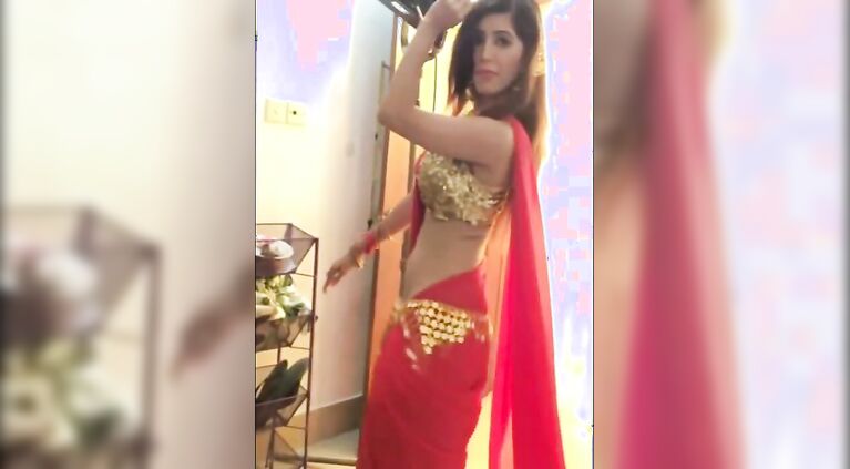 Hot Indian Girl Dance In Sari - Movies. video2porn2