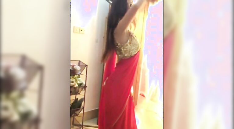 Hot Indian Girl Dance In Sari - Movies. video2porn2