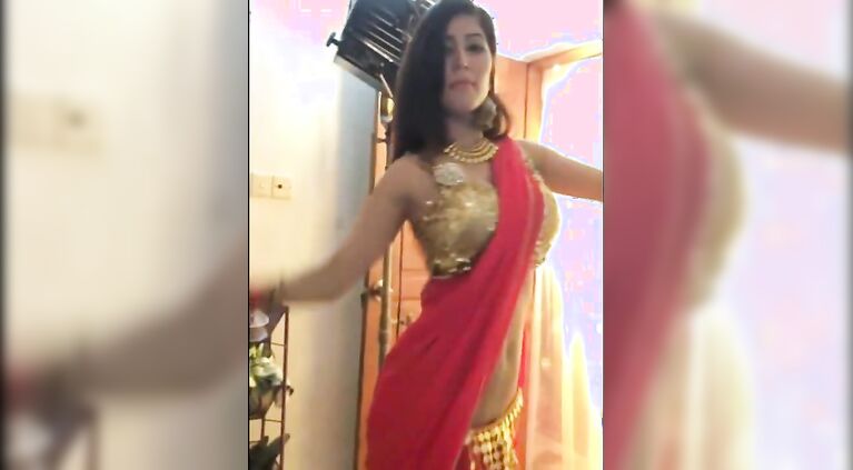 Hot Indian Girl Dance In Sari - Movies. video2porn2
