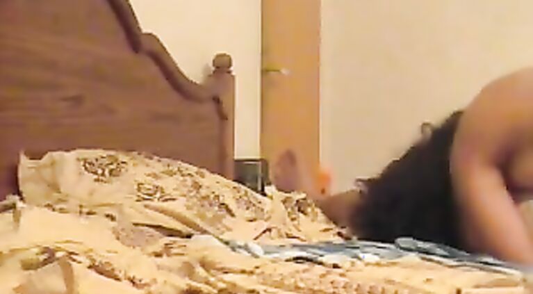 Hubby Licking Her Wife's Pussy - Movies.