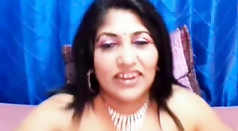Indian Bimbo On Live Cam - Movies.
