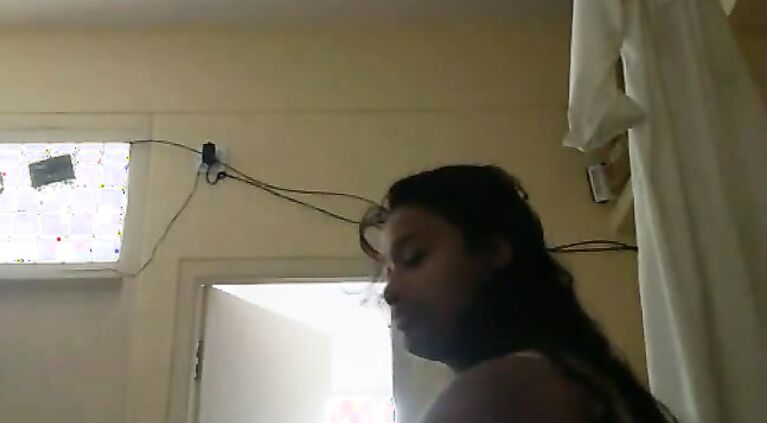Hot Mumbai girl Avantika after shower soaking her wet body checking her juicy natural tits and figure in this self recorded mms video.