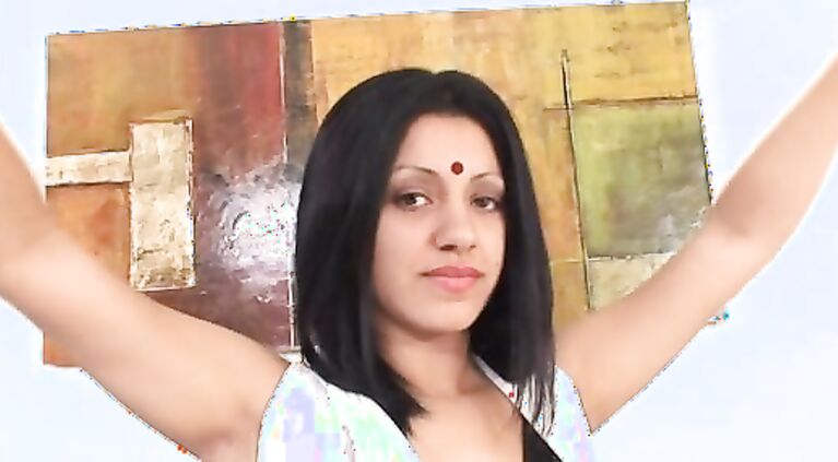 I am a hot and sensual model always in the mood to have fun with you on cam