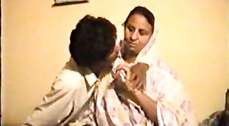Real sindhi couple from Pakistani small town Nawabshah exposed online.