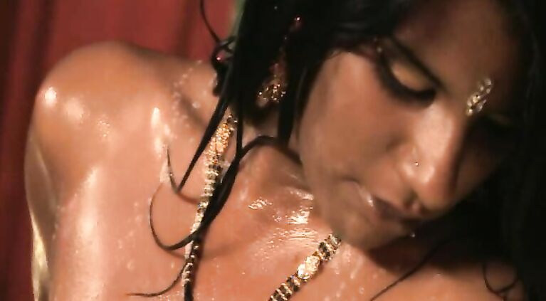 These women of India are so sensual and exotic.