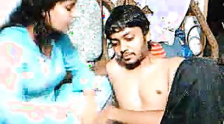 Mature couple of Bhopal having a sex in their bedroom