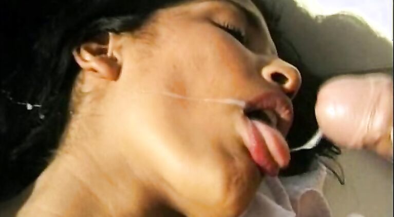 NRI girl with her italian boyfriend fucked on boat during her trip to Italy!.