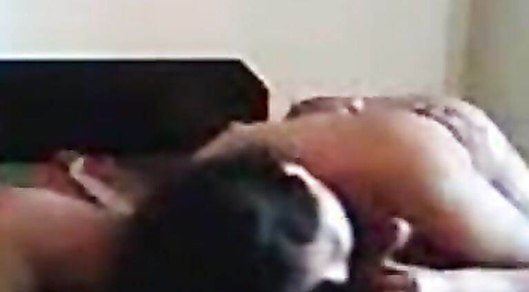 Homemade video of young Mumbai girl Nikita who trapped by her boyfriend and filmed her naked while doing sex.