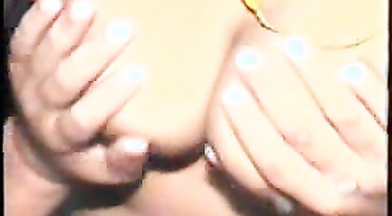 Love babes who like to finger themselves while fucking