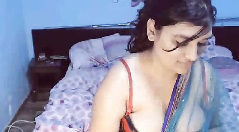Big Boob Indian Babe Roshnie - Movies.