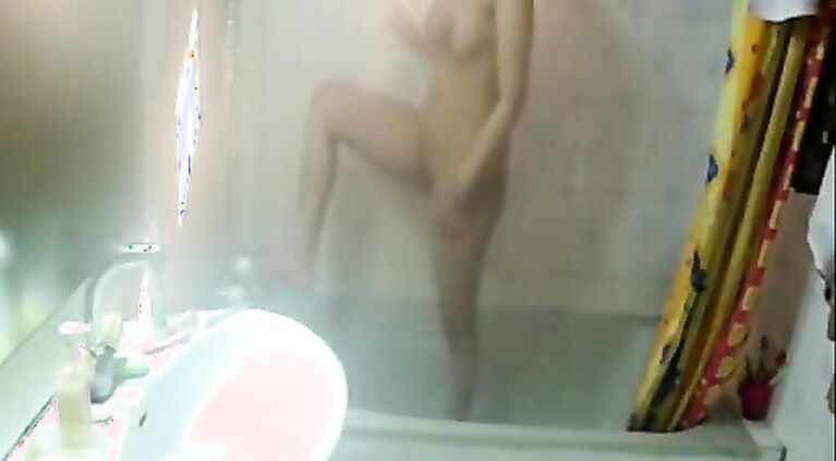 love it when she squats and fucks her cunt with the dildo