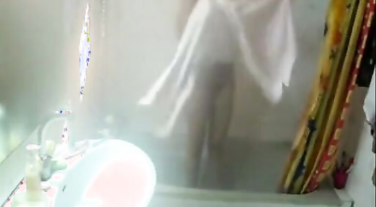 love it when she squats and fucks her cunt with the dildo