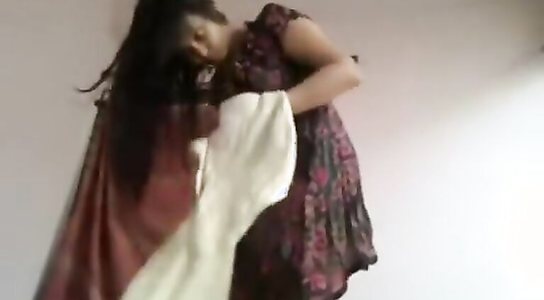 i love these type of indian desi maids ahh so adore she s