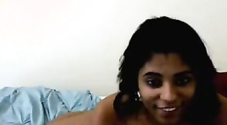 Dusky beauty Sandhya’s l1eaked Skype show.