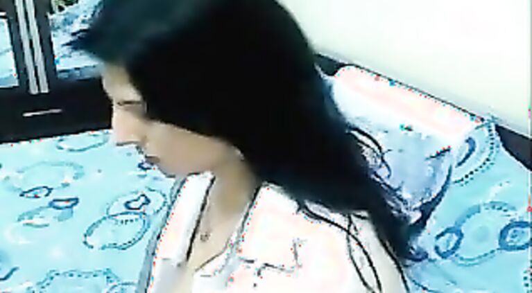 Gorgeous NRI babe online cam sex scandal.