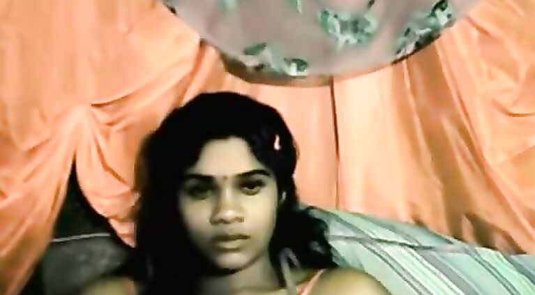 Hot Indian Babe on web cam.