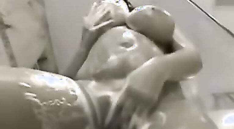 Huge Boob Desi Girls Takes a Shower.