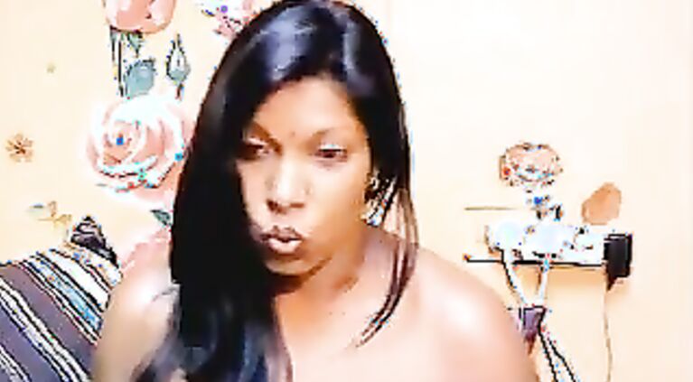 Indian housewife Rashmi performing like cam girl.