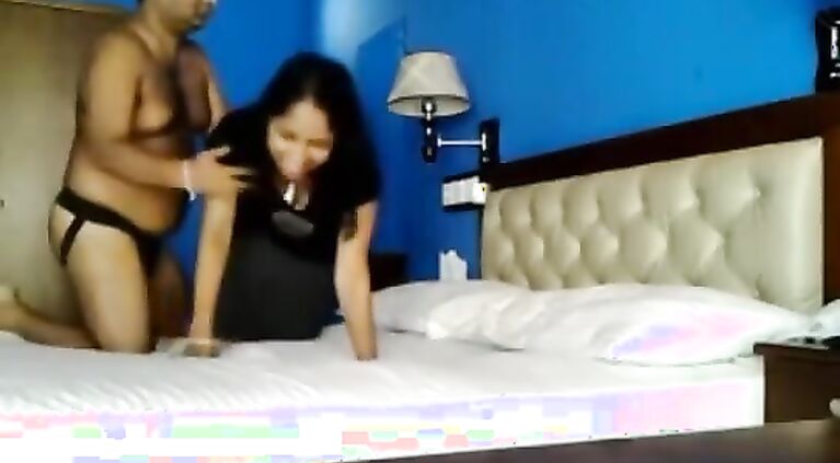 Rich Couple Masti in Hotel in Business Trip.