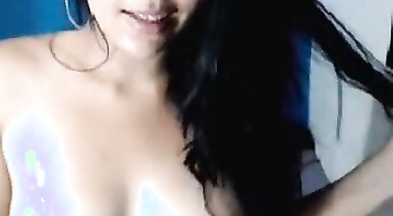 Sexy Indian college girl Sarita cam boobs show.