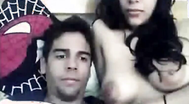 Desi GF knows how to suck.