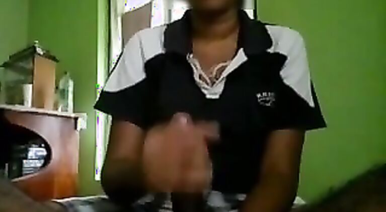 Indian babe helps boyfriend cum by jerking him off.