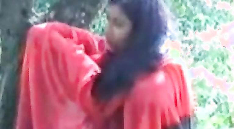 Indian bitch flashing her tits and blowing a cock.