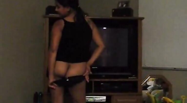 Indian cumslut sucking cock at home.